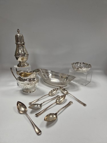 Lot 374 - A collection of silverware including flatware,...