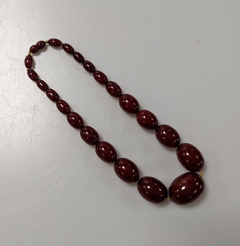 Lot 360 - A bakelite bead necklace, weight 61.1g