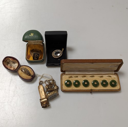 Lot 363 - A hallmarked 9ct gold signet ring, a...
