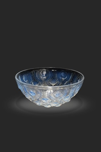 Lot 11 - Bulbes, an R Lalique opalescent glass bowl