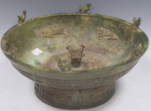 Lot 175 - A Chinese bronze divination bowl, the rim...