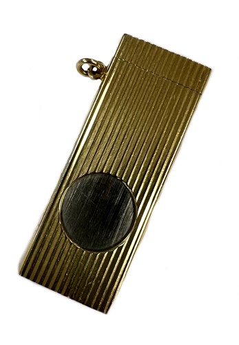 Lot 490 - An 18ct gold pocket guillotine cigar cutter retailed by Tiffany