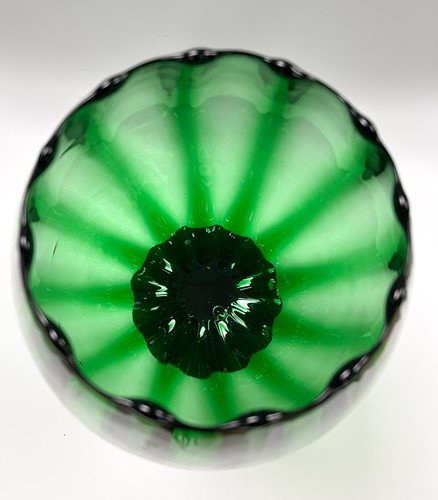 Lot 22 - A large Empoli green glass goblet vase