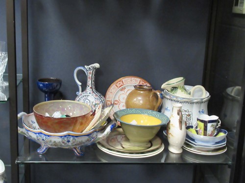 Lot 83 - Various decorative china including vases,...