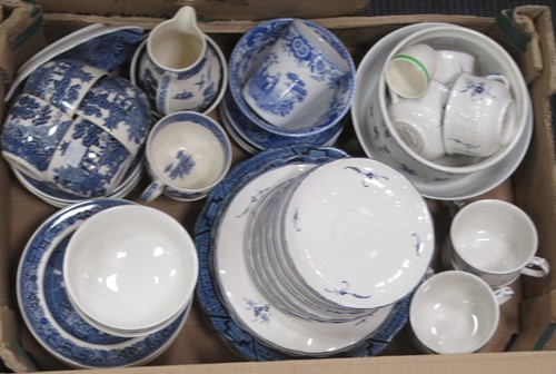 Lot 94 - A quantity of mixed blue and white pottery and...