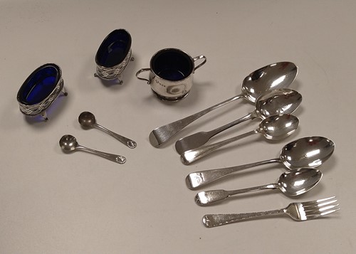 Lot 386 - A pair of silver salts with blue glass liners,...