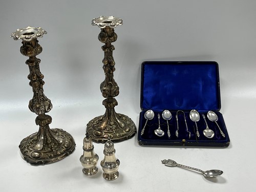 Lot 384 - A pair of silver pepperettes and some silver...