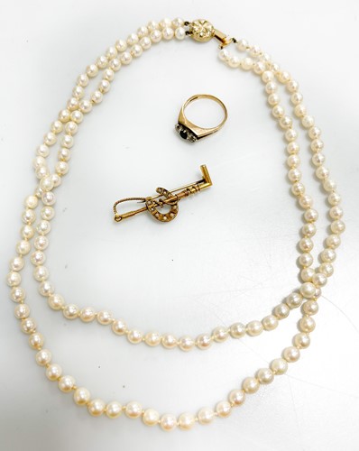 Lot 333 - A cultured freshwater pearl necklace with a...