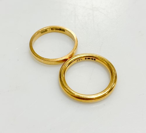 Lot 324 - Two hallmarked 22ct gold wedding rings, gross...