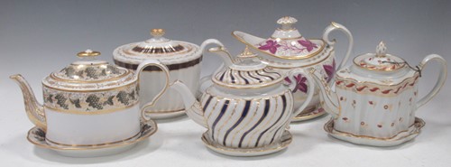 Lot 238 - A collection of eighteen English porcelain...