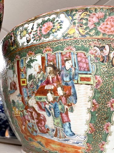 Lot 50 - A Chinese export Cantonese porcelain large punch bowl, Qing Dynasty, 19th century