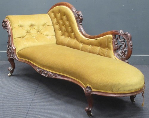 Lot 668 - A Victorian chaise longue with buttoned back,...