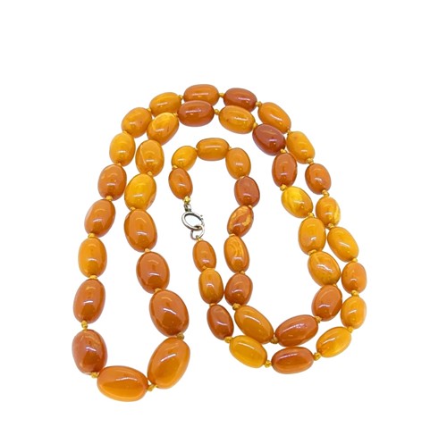 Lot 12 - An amber bead necklace