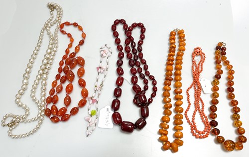 Lot 337 - A collection of beads, including a bakelite...