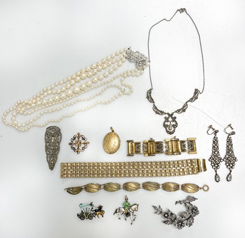 Lot 328 - A split pearl brooch, tested as 9ct gold...