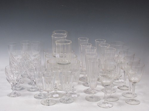 Lot 84 - A mixed group of Art Deco style glassware (qty)