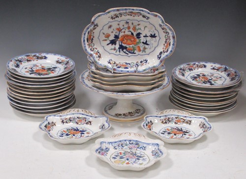 Lot 205 - A Grainger's Worcester part imari dessert...