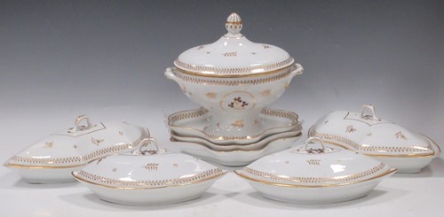 Lot 215 - A Chamberlain's Worcester supper set, circa...