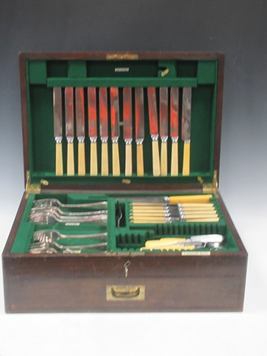 Lot 395 - A large collection of silverplated items...