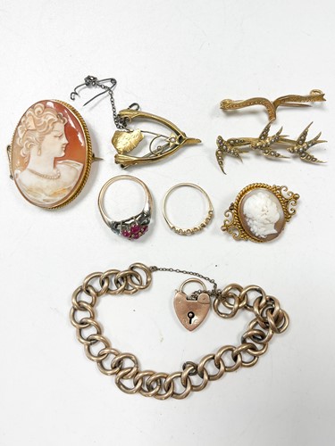 Lot 350 - A collection of jewellery, including two cameo...