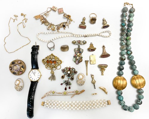 Lot 348 - A collection of jewellery including an opal...