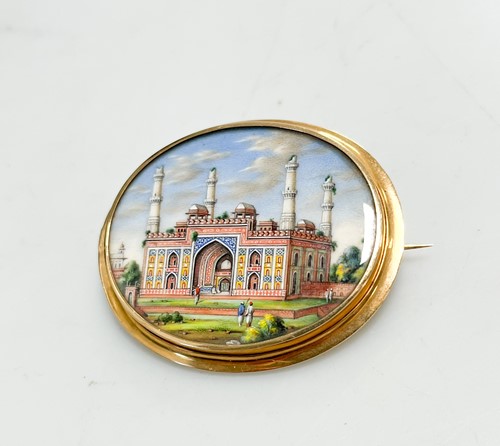 Lot 331 - A hand-painted miniature brooch, tested as 9ct...