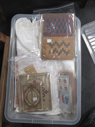Lot 168 - Quantity of table linen and linen napkins; an...