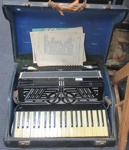 Lot 156 - A cased Frontalini accordion