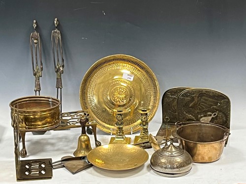 Lot 296 - Various metalwares to include a pierced brass...