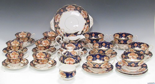 Lot 7 - An extensive Royal Albert service