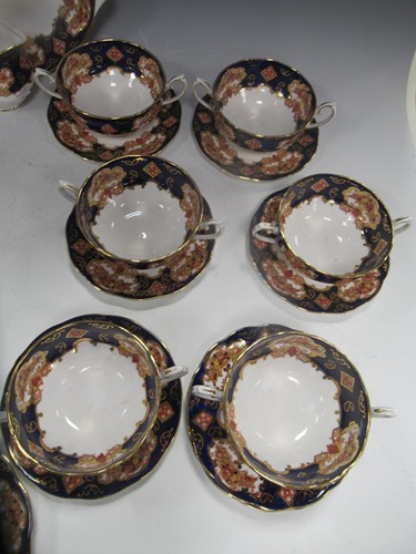 Lot 7 - An extensive Royal Albert service