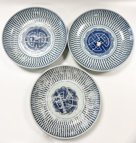 Lot 39 - A set of six of Chinese blue and white porcelain Diana Cargo Longevity Dishes, circa 1816