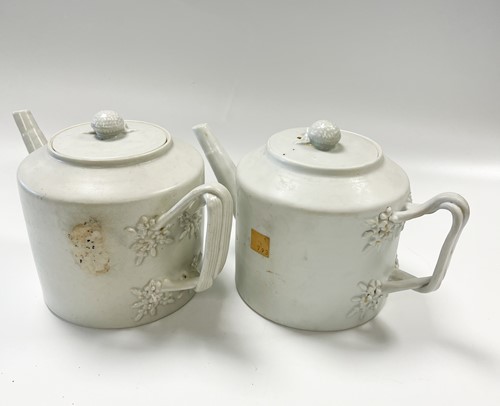 Lot 41 - Two Chinese porcelain Diana Cargo teapots and covers, circa 1816