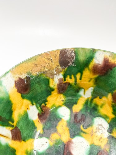 Lot 22 - A Chinese egg and spinach glazed deep bowl, Qing Dynasty, Kangxi Emperor, circa 1700