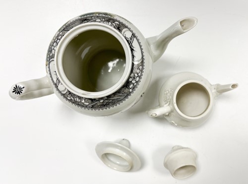 Lot 51 - A Chinese porcelain teapot and cover, Republic Period