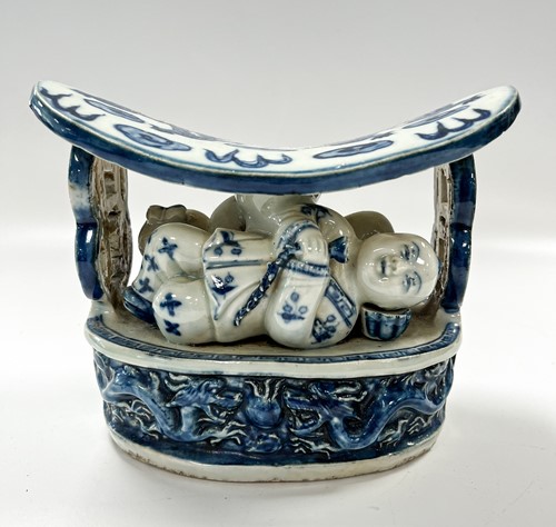 Lot 46 - A pair of Chinese Cantonese porcelain vases, late Qing Dynasty, circa 1900