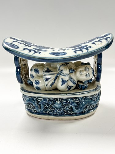 Lot 46 - A pair of Chinese Cantonese porcelain vases, late Qing Dynasty, circa 1900
