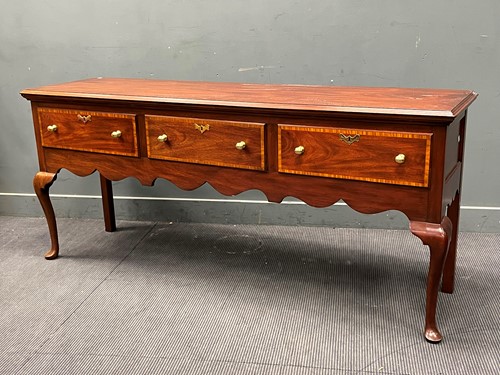 Lot 470 - An American reproduction mahogany and...