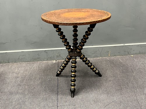 Lot 578 - A late 19th century table, the round tooled...