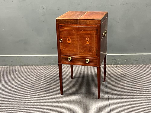 Lot 576 - A 19th century mahogany washstand inlaid with...