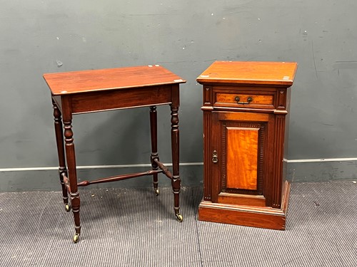 Lot 587 - An early 20th century occasional table with...