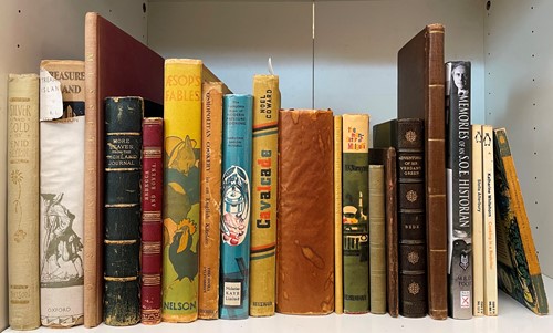 Lot 413 - Literature various including juvenile and illustrated.