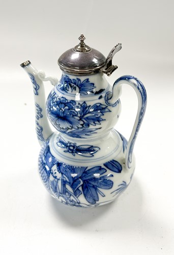 Lot 9 - A Chinese porcelain wine ewer, Kangxi