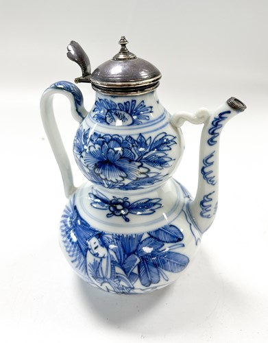 Lot 9 - A Chinese porcelain wine ewer, Kangxi
