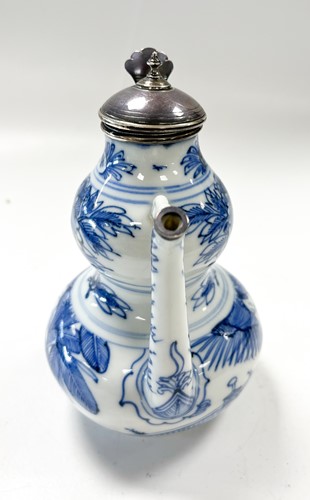 Lot 9 - A Chinese porcelain wine ewer, Kangxi