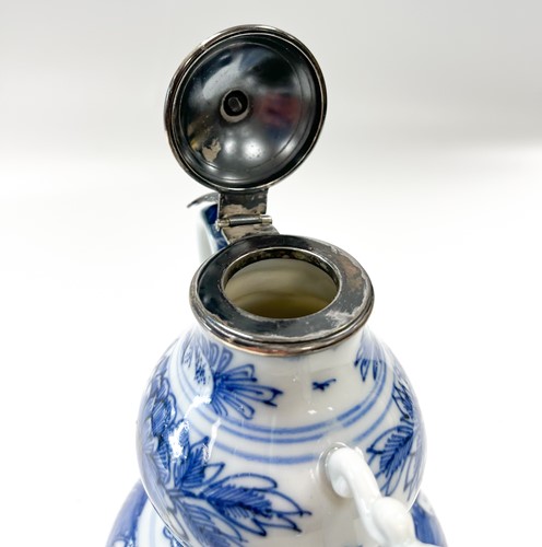 Lot 9 - A Chinese porcelain wine ewer, Kangxi