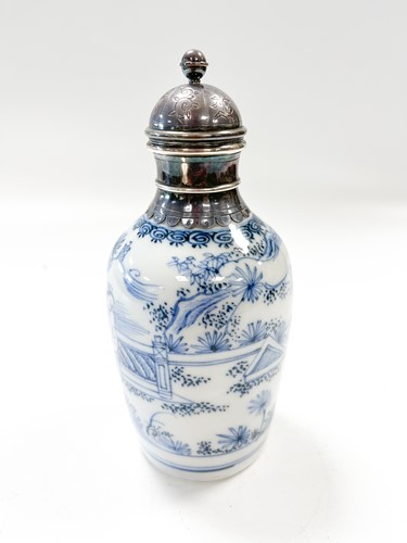 Lot 8 - A Chinese blue and white porcelain vase, Kangxi