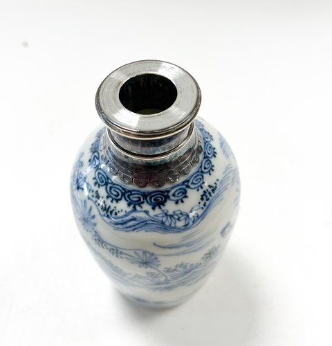 Lot 8 - A Chinese blue and white porcelain vase, Kangxi