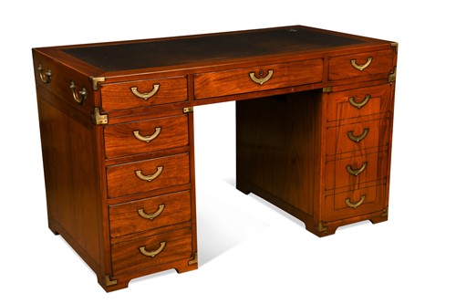 Lot 785 - A Starbay Rochefort bank pedestal desk, modern