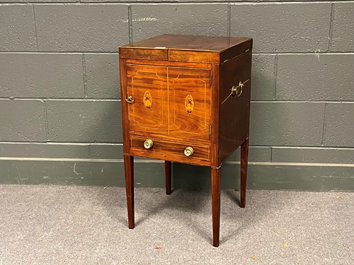 Lot 569 - A 19th century mahogany washstand inlaid with...